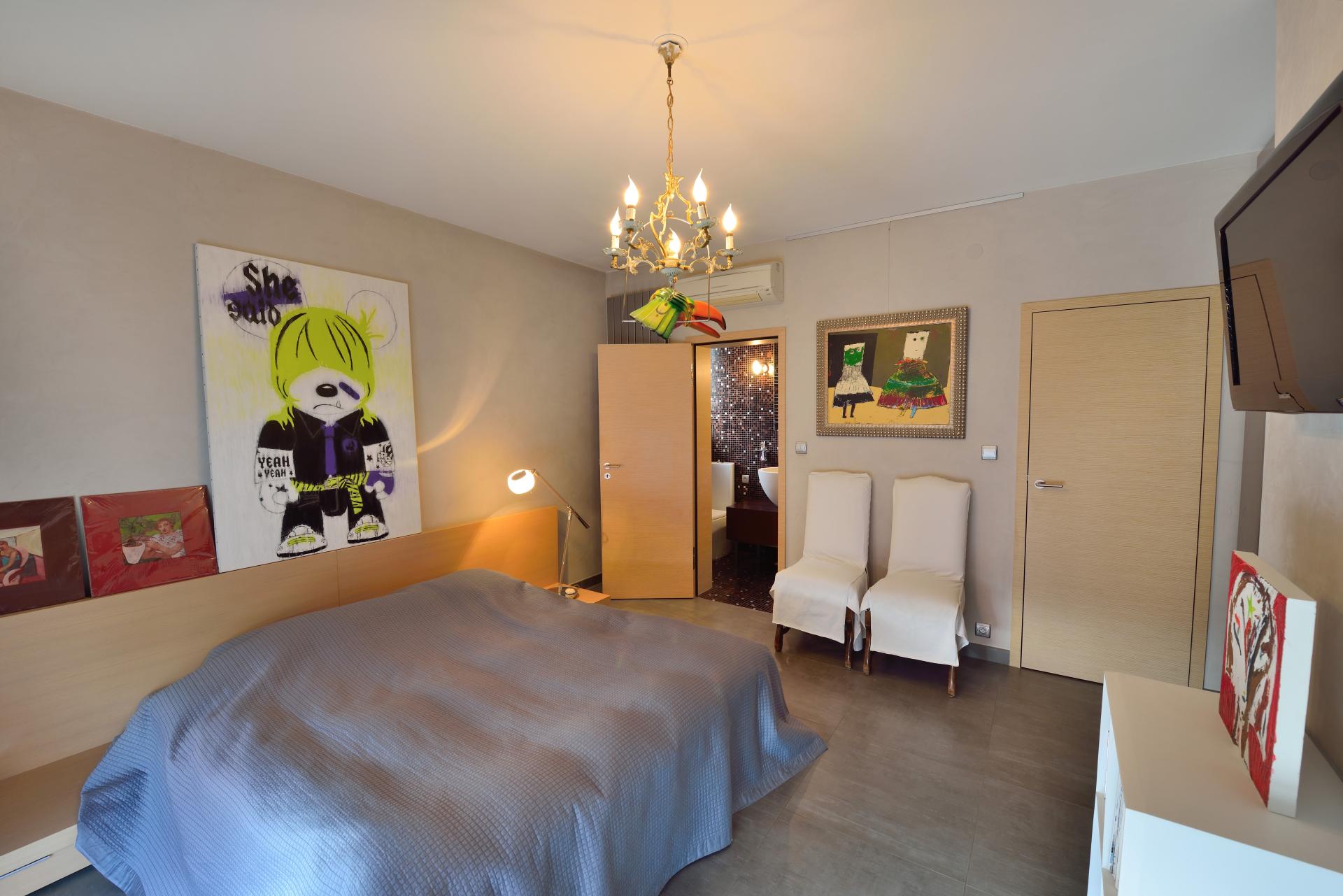 Photo 11 of the listing.