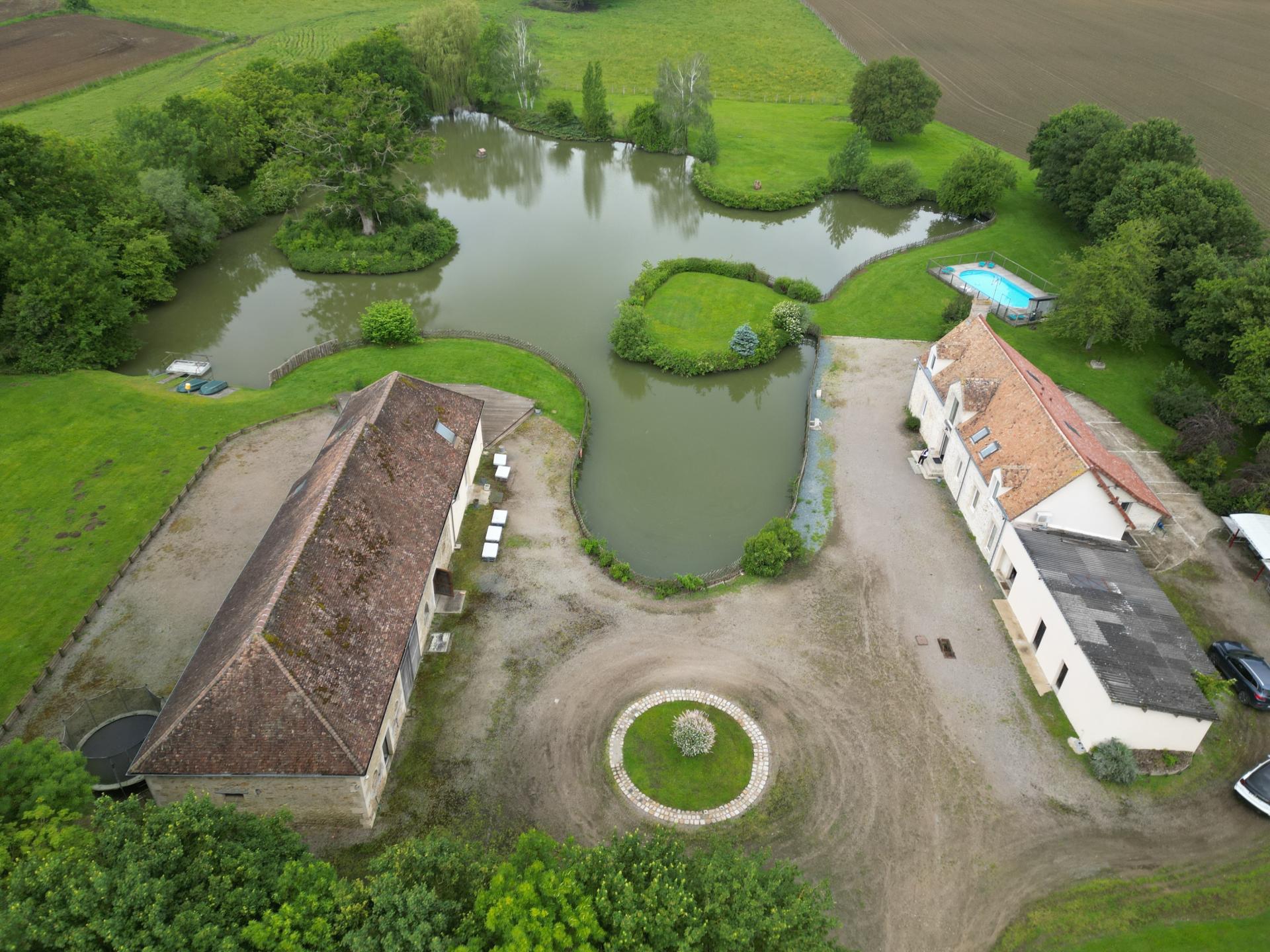 Photo 2 of the listing.