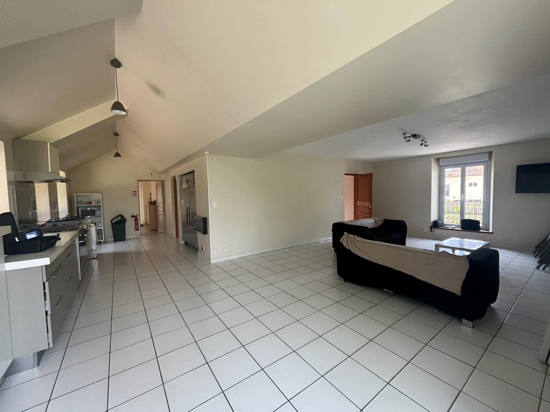 Photo 3 of the listing.