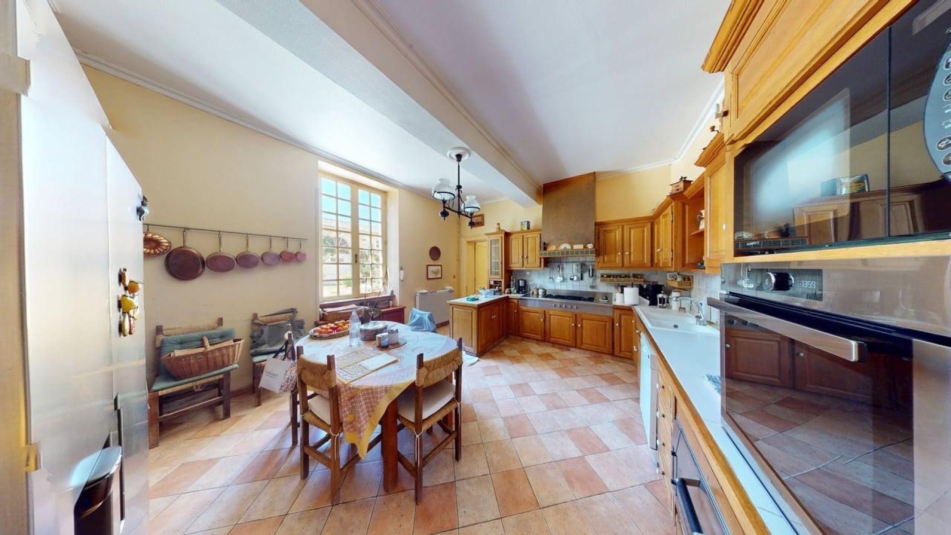 Photo 4 of the listing.