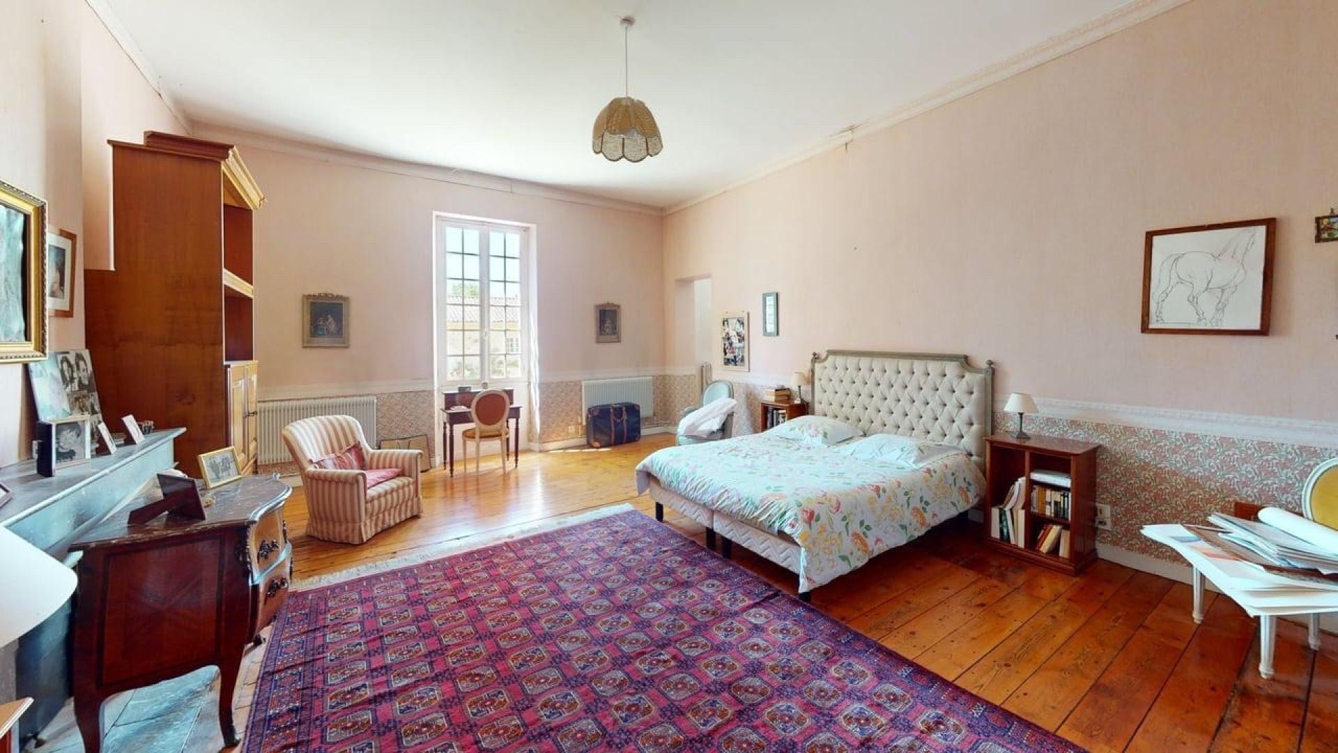 Photo 11 of the listing.