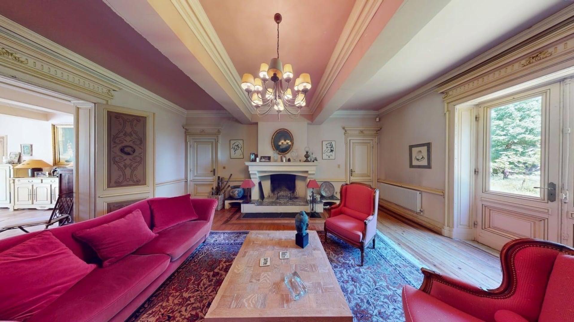 Photo 8 of the listing.