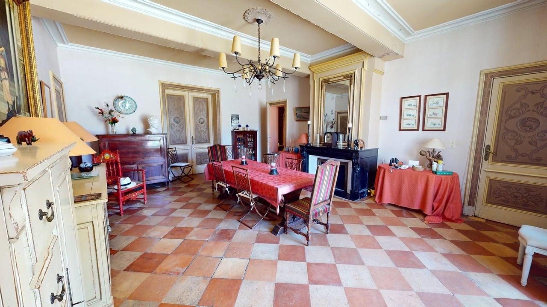 Photo 5 of the listing.