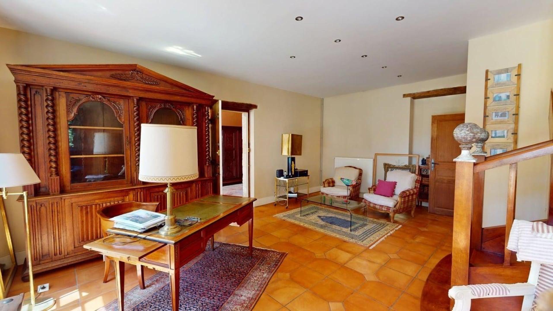 Photo 3 of the listing.