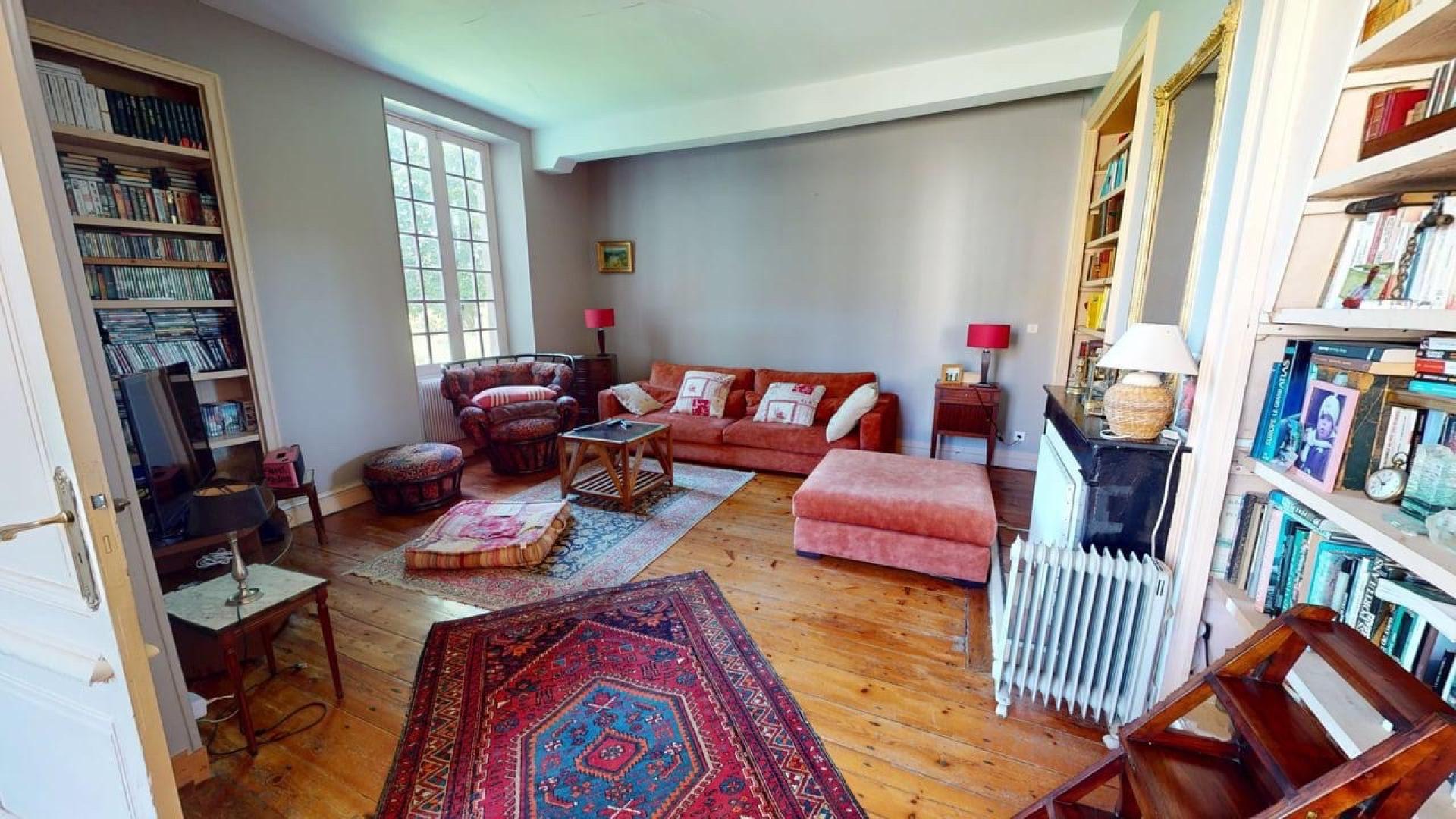 Photo 9 of the listing.