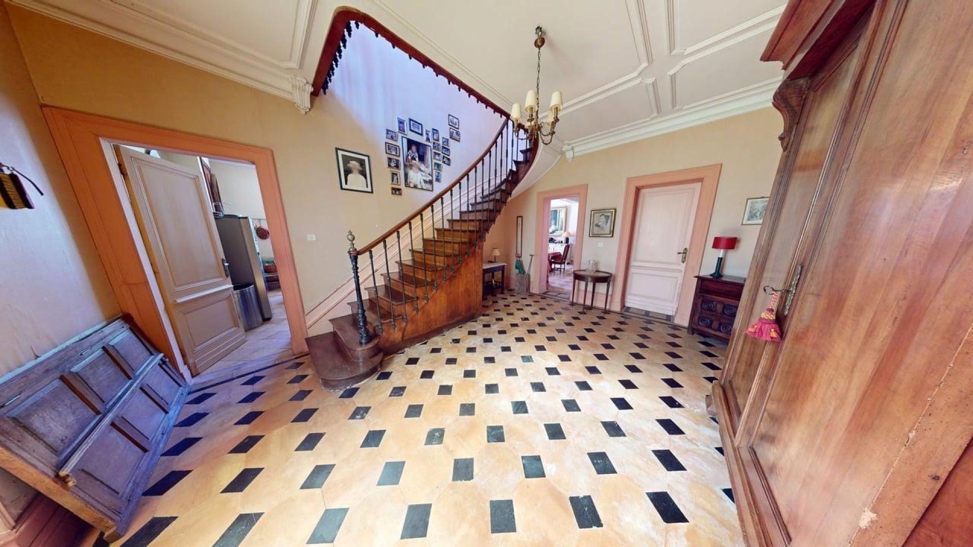 Photo 7 of the listing.