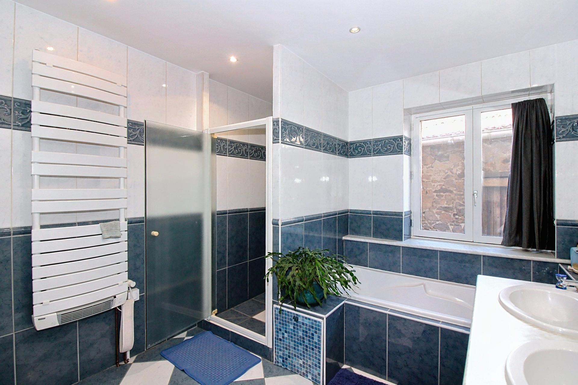 Photo 8 of the listing.