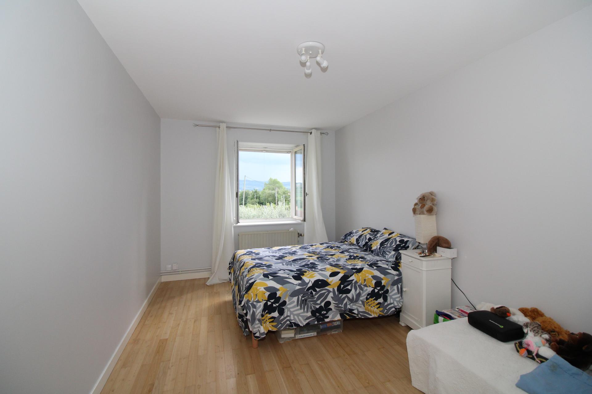 Photo 10 of the listing.