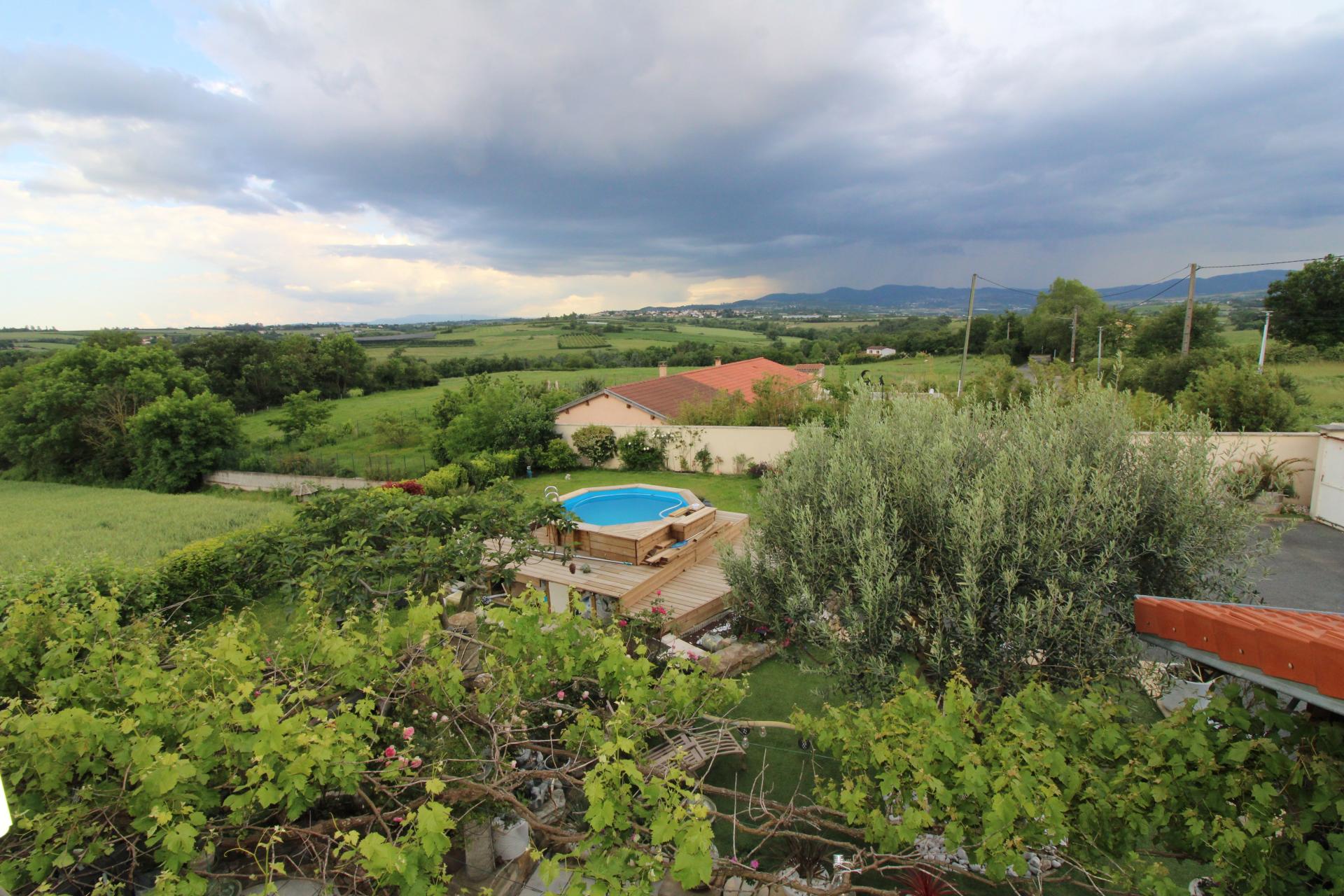 Photo 4 of the listing.