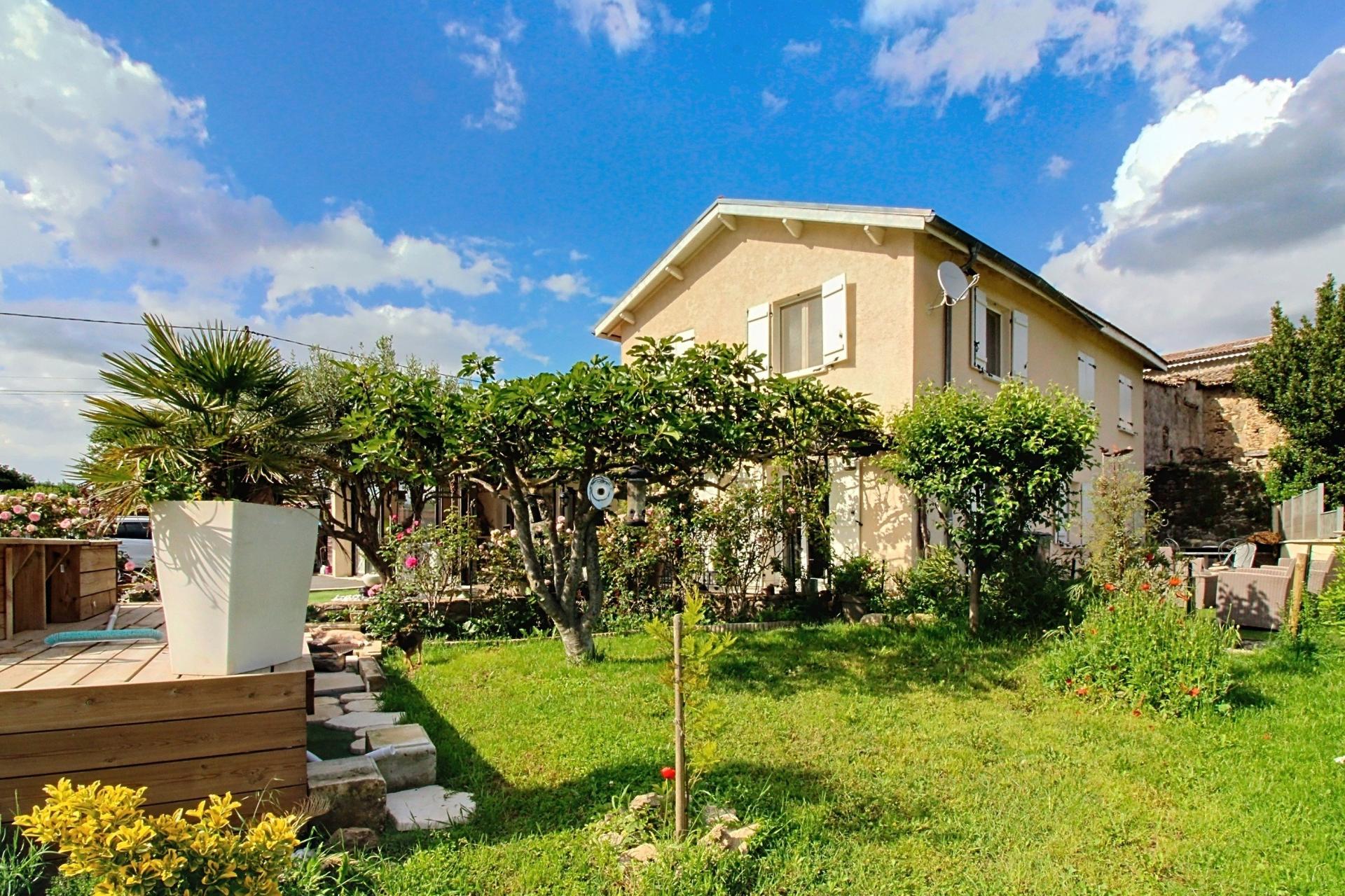 Photo 2 of the listing.