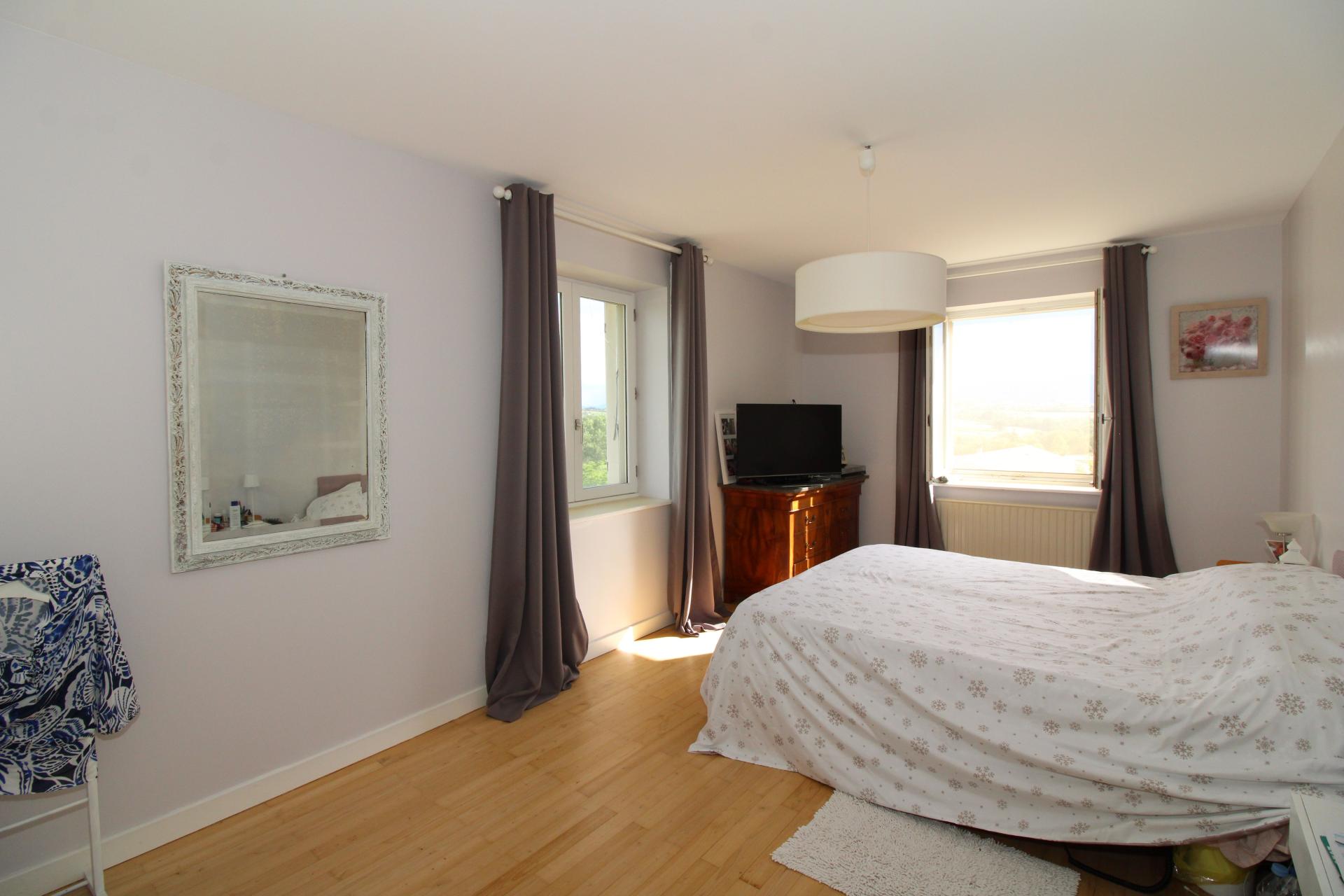 Photo 11 of the listing.