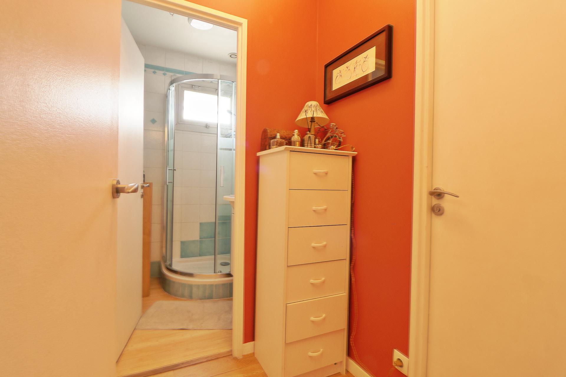 Photo 11 of the listing.