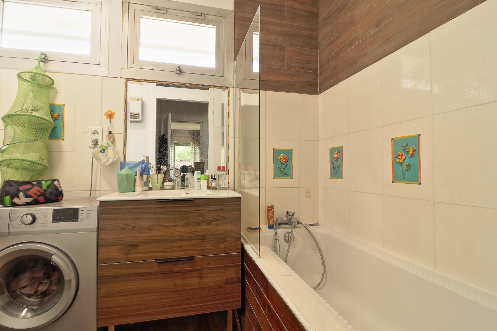 Photo 14 of the listing.