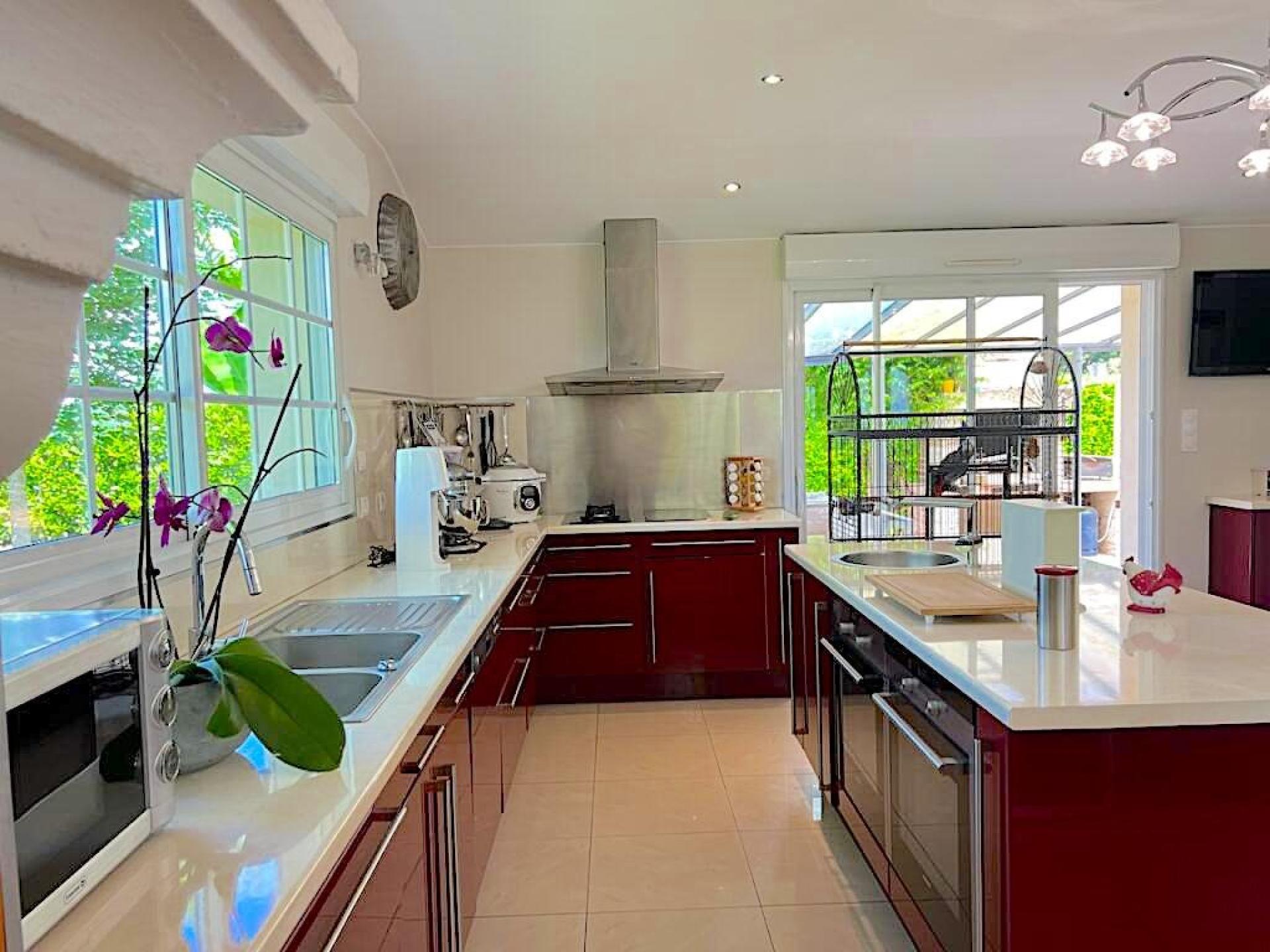 Photo 10 of the listing.