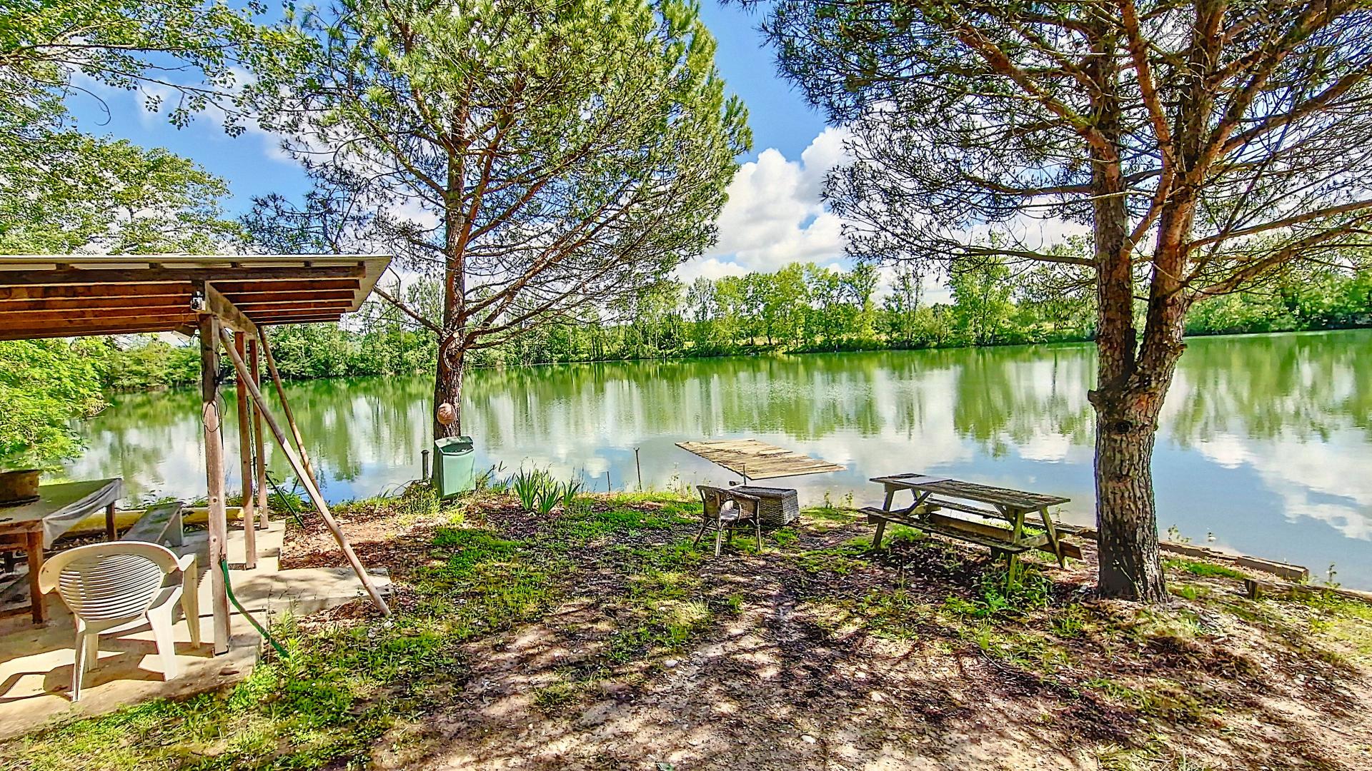 Photo 5 of the listing.