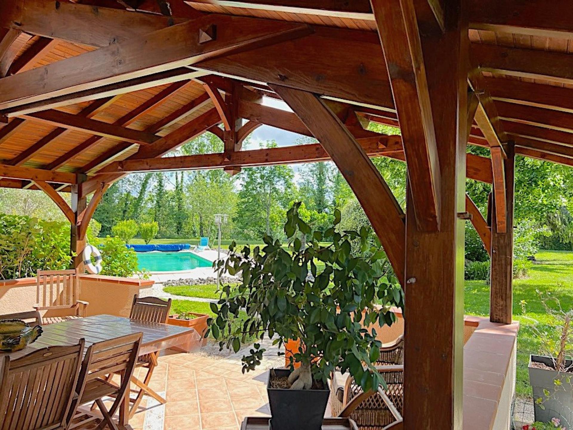 Photo 3 of the listing.