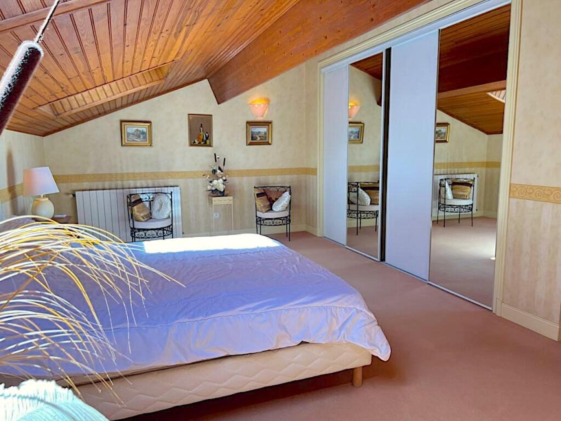 Photo 14 of the listing.