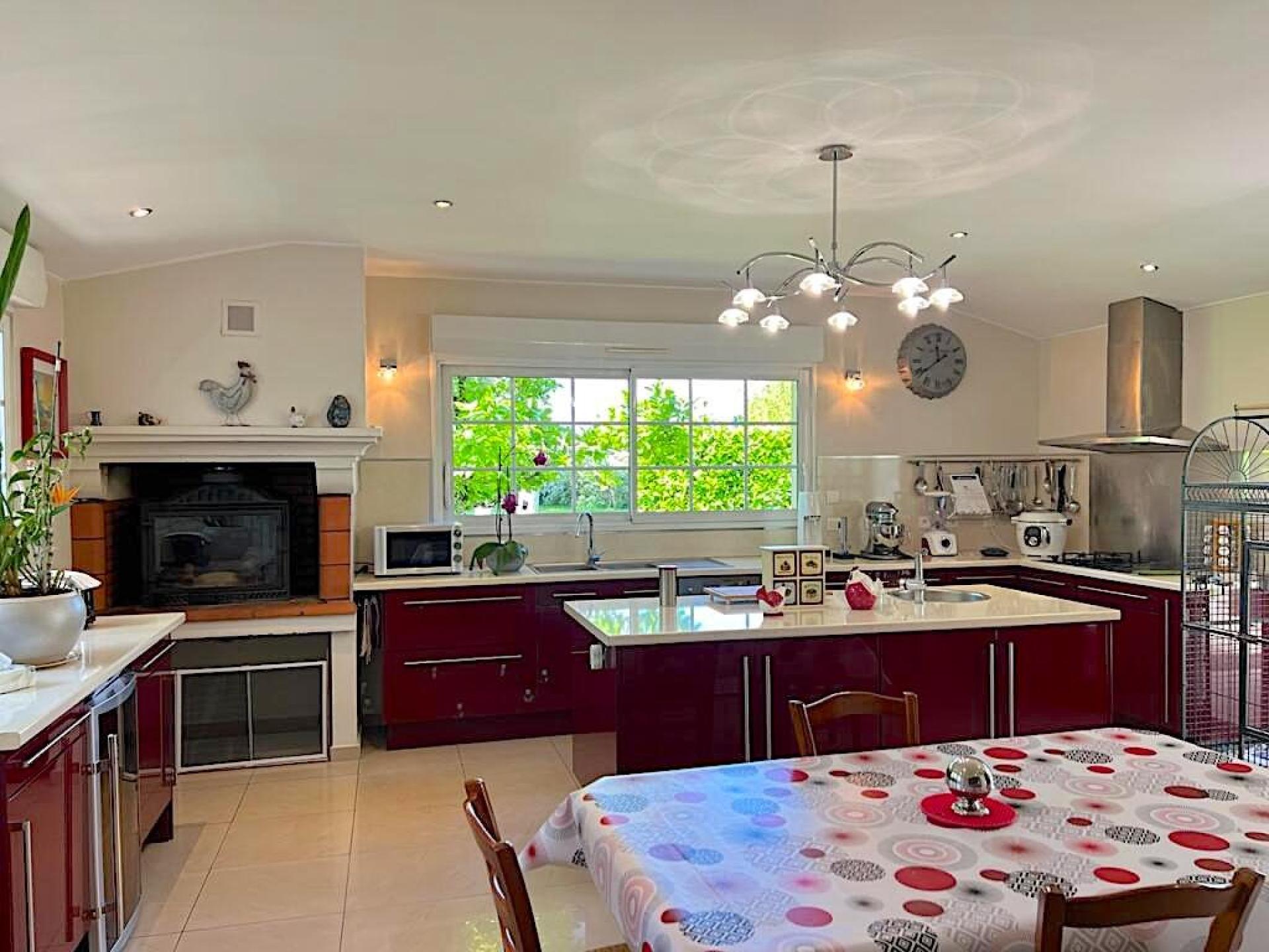 Photo 9 of the listing.