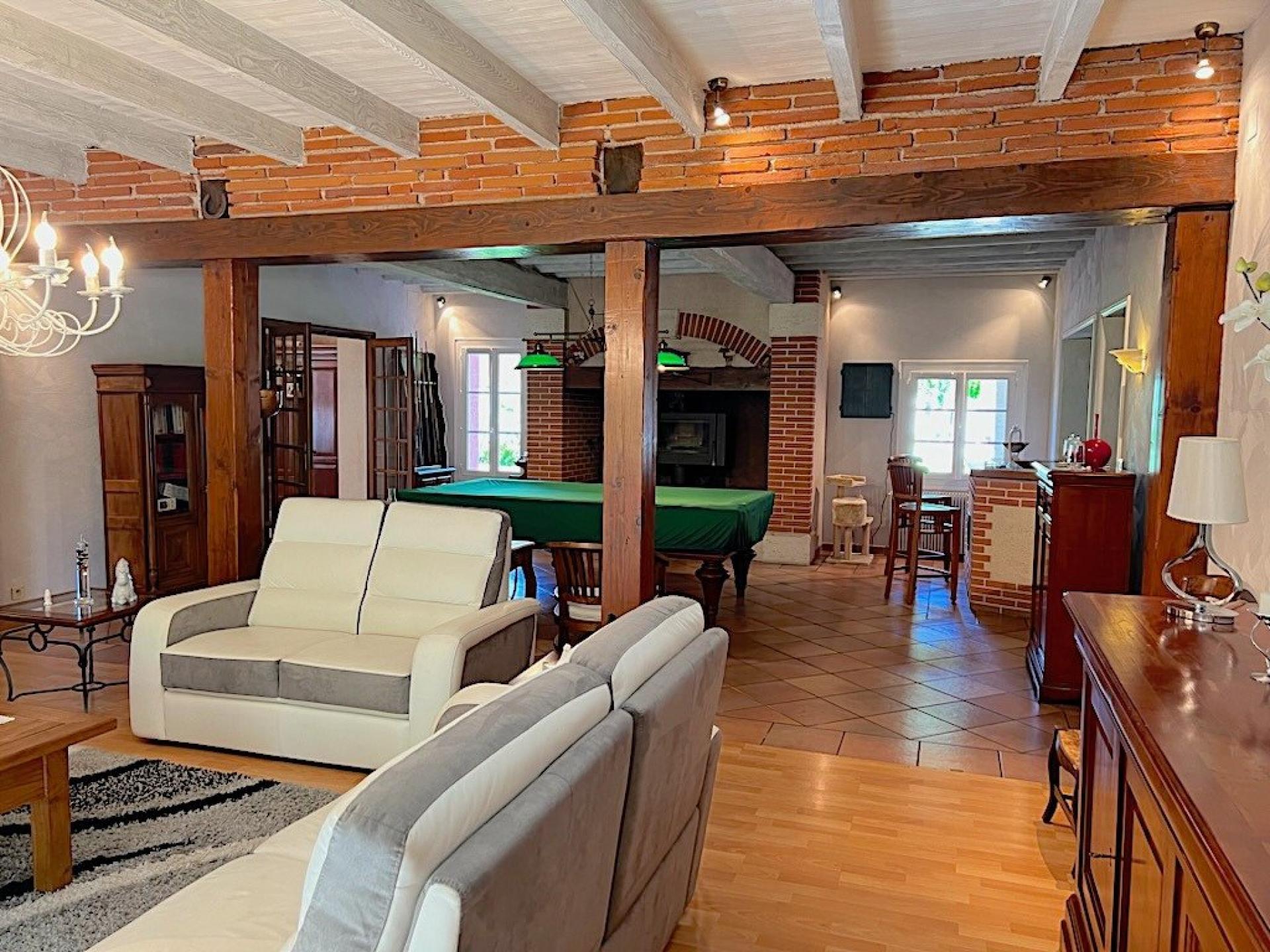 Photo 11 of the listing.