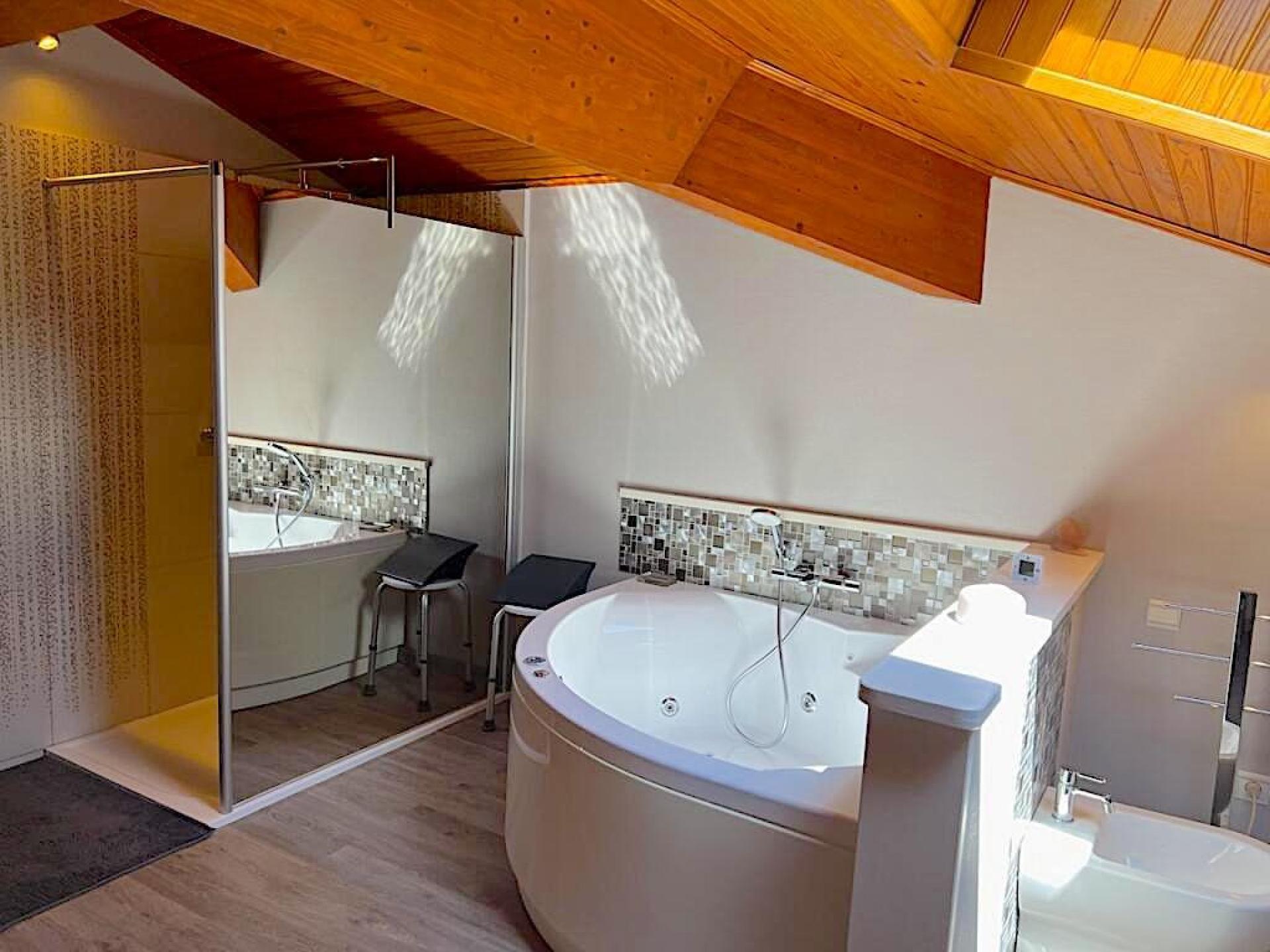 Photo 25 of the listing.