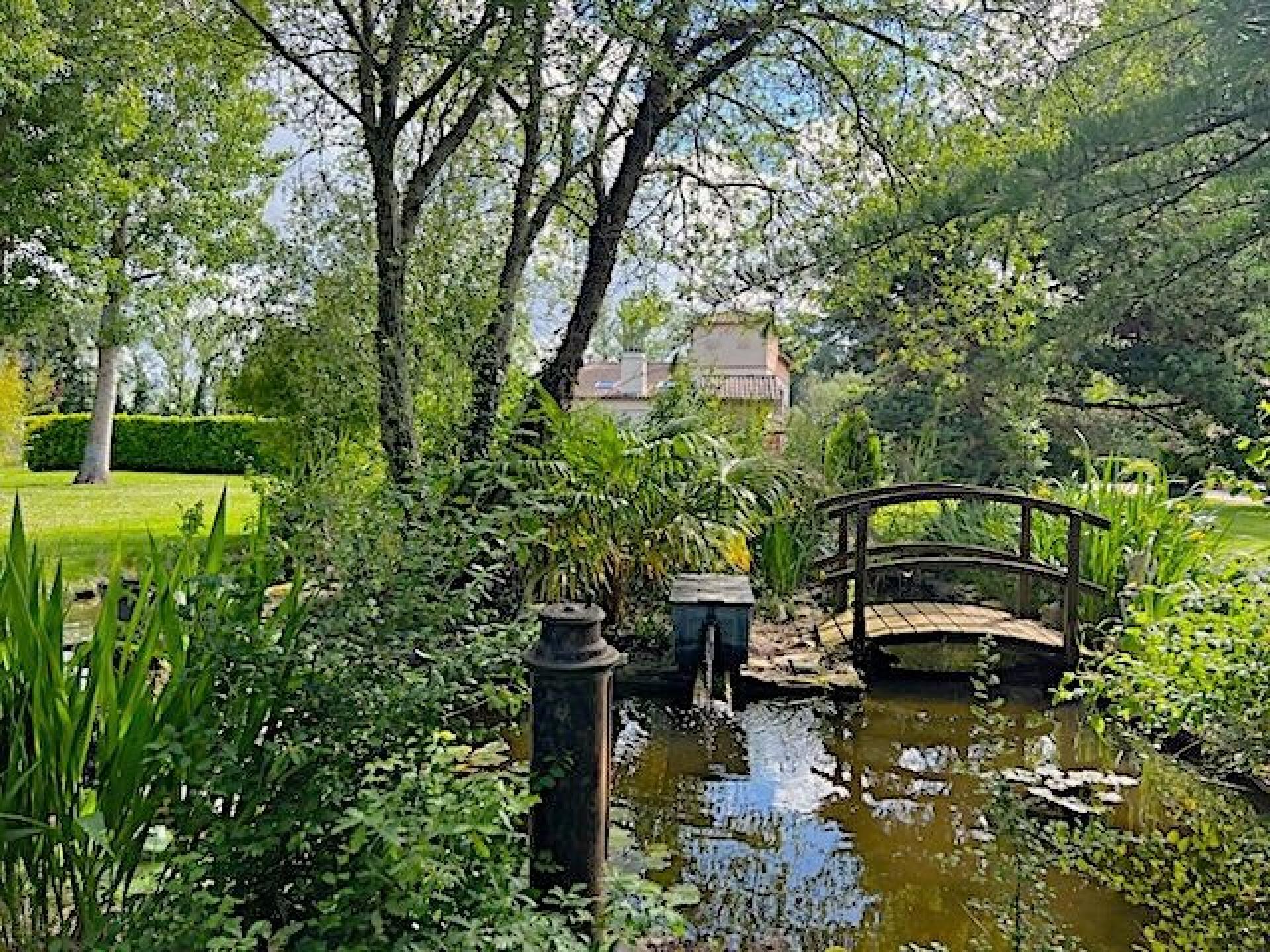 Photo 20 of the listing.