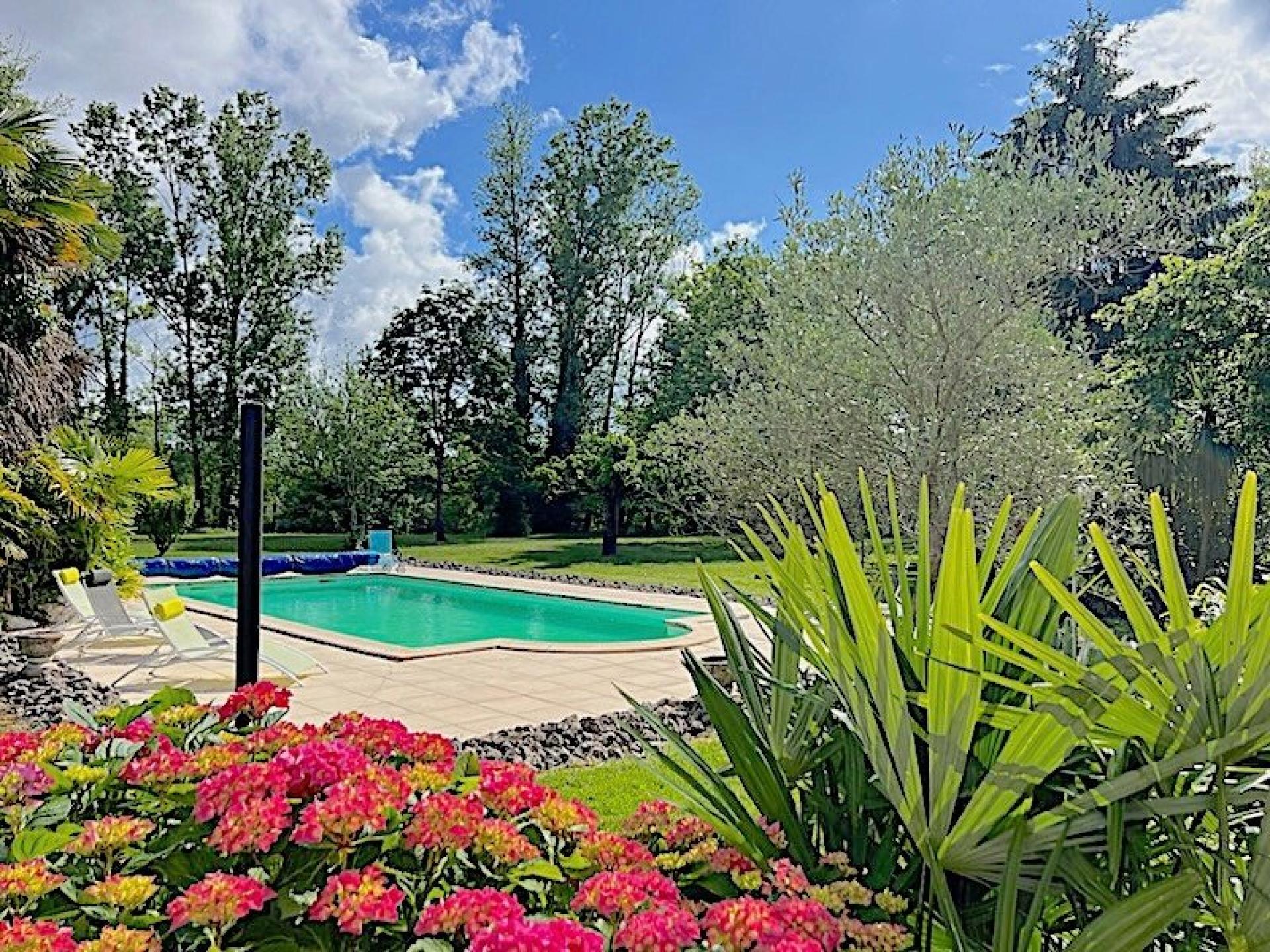 Photo 8 of the listing.