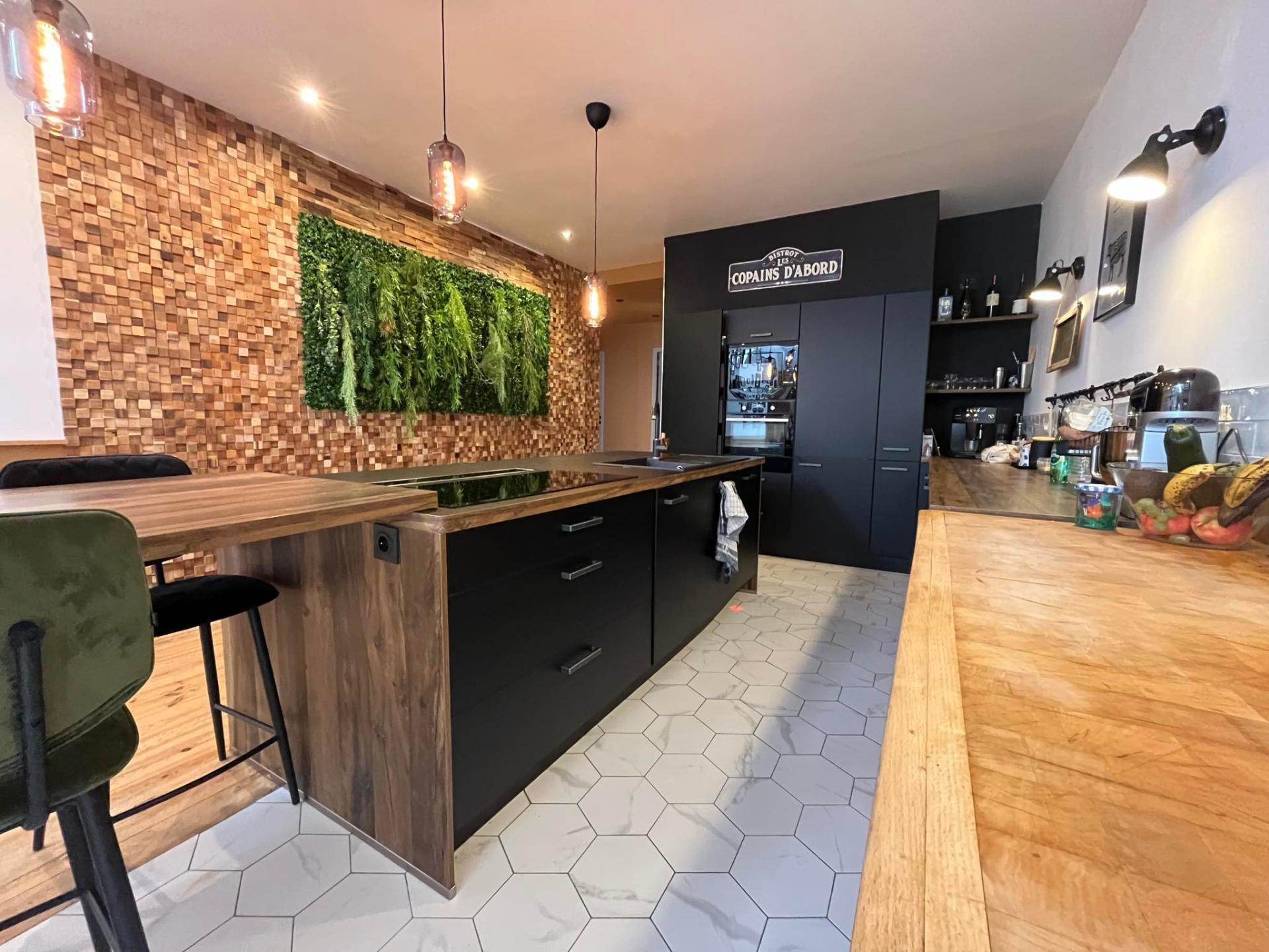 Photo 4 of the listing.