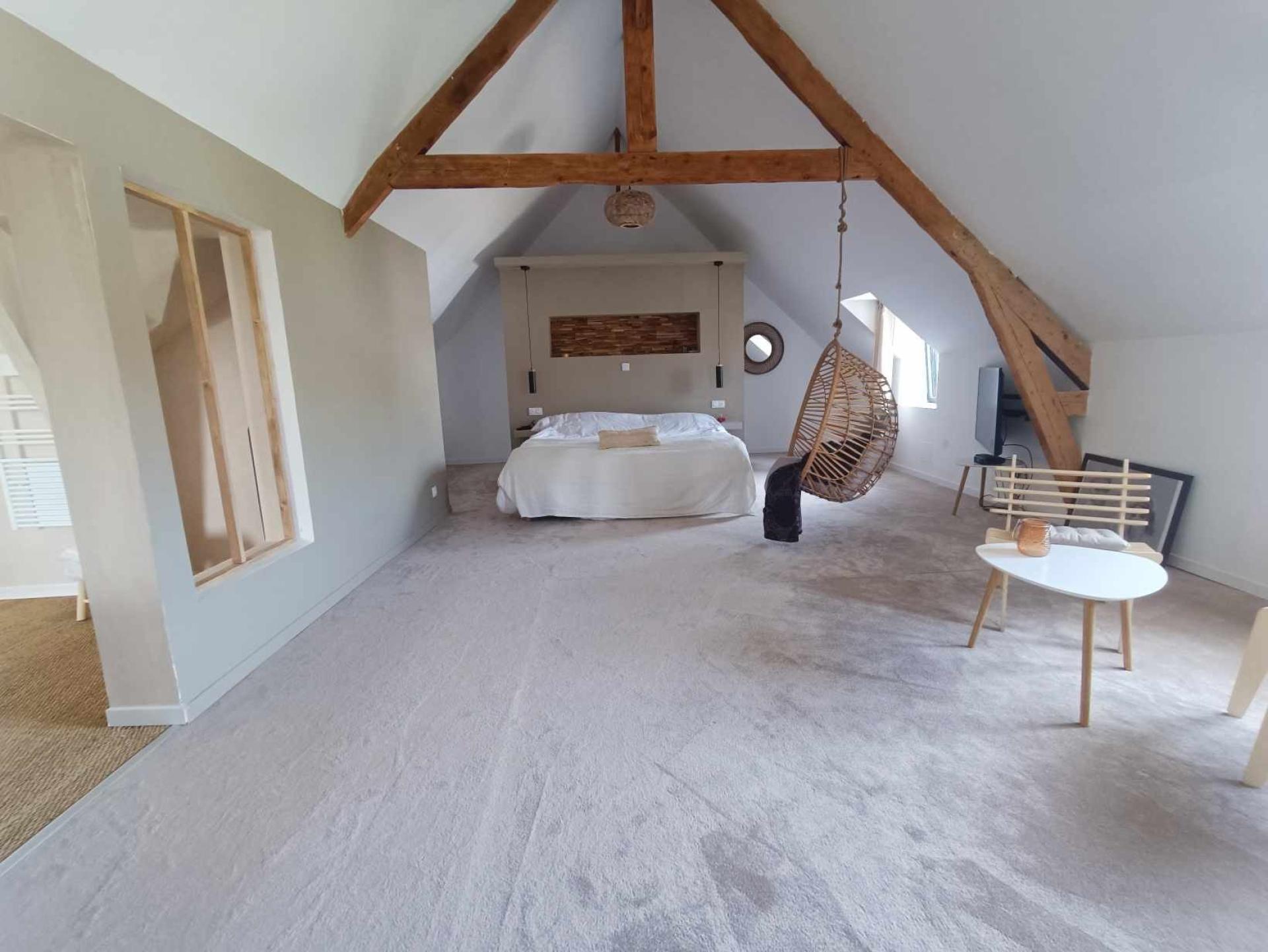 Photo 2 of the listing.