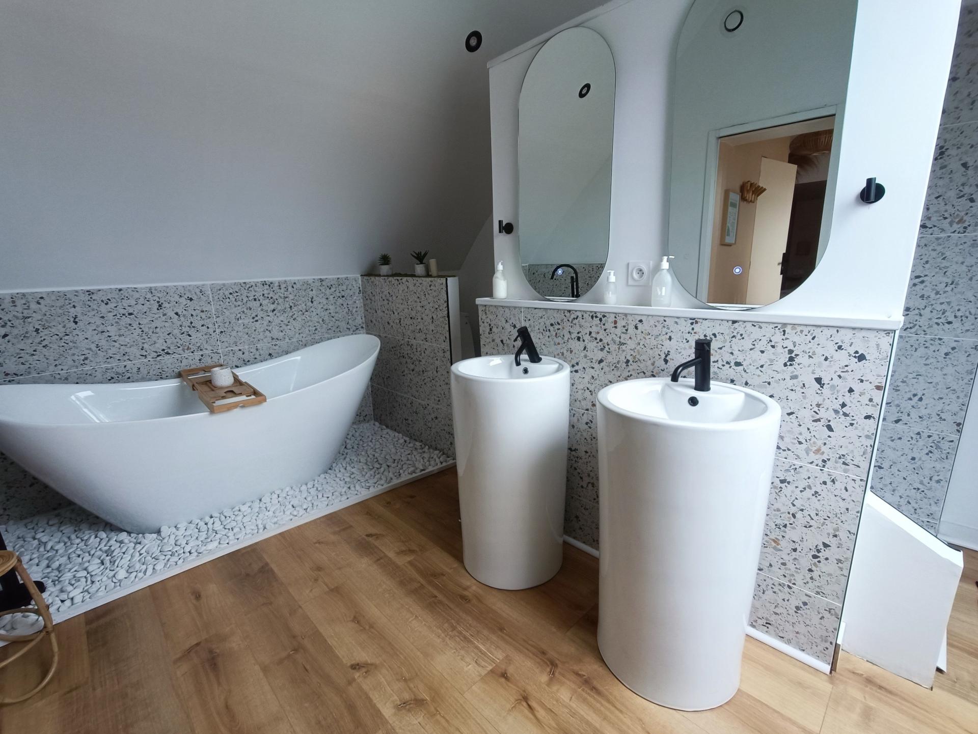 Photo 11 of the listing.