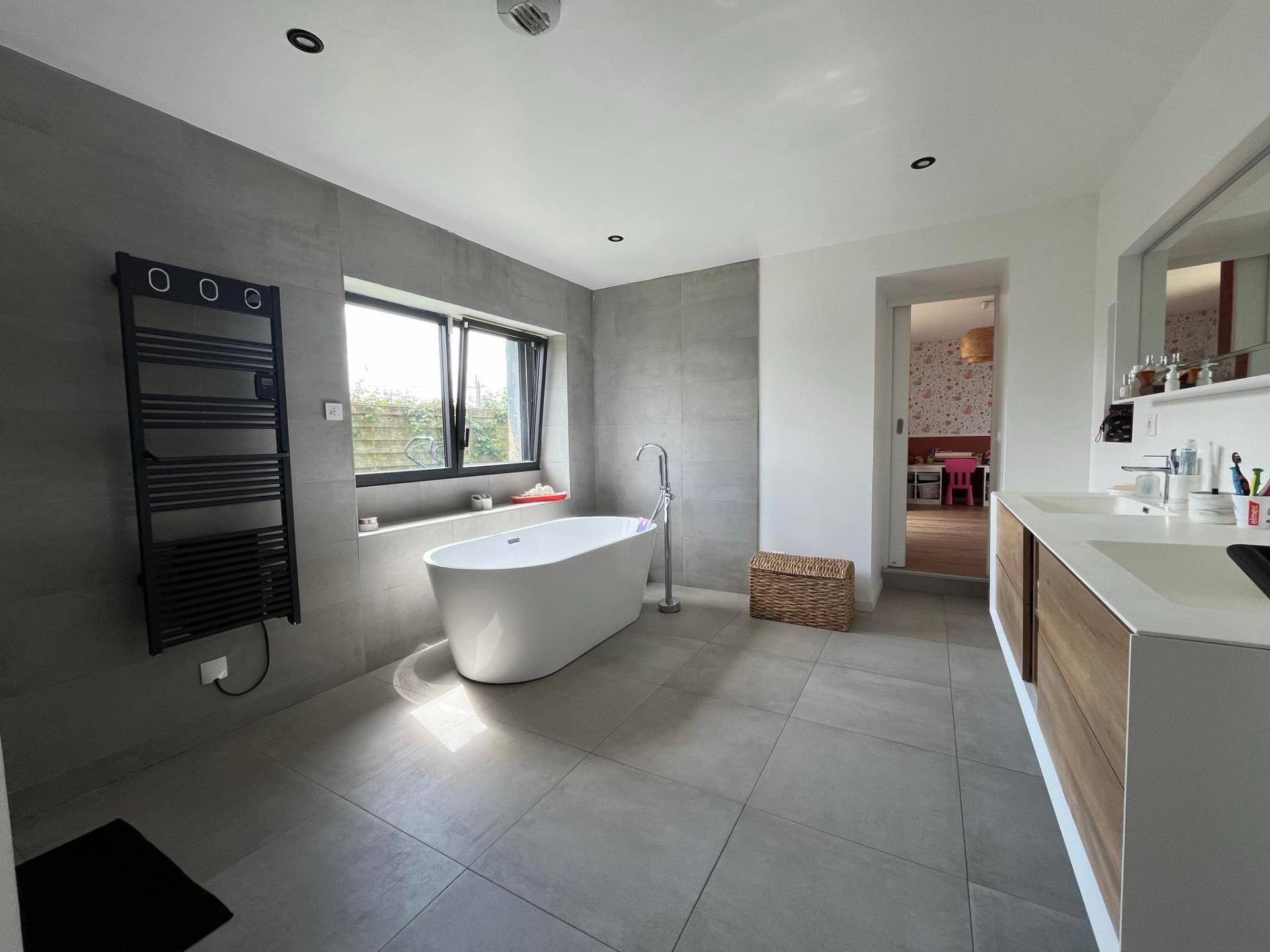 Photo 7 of the listing.