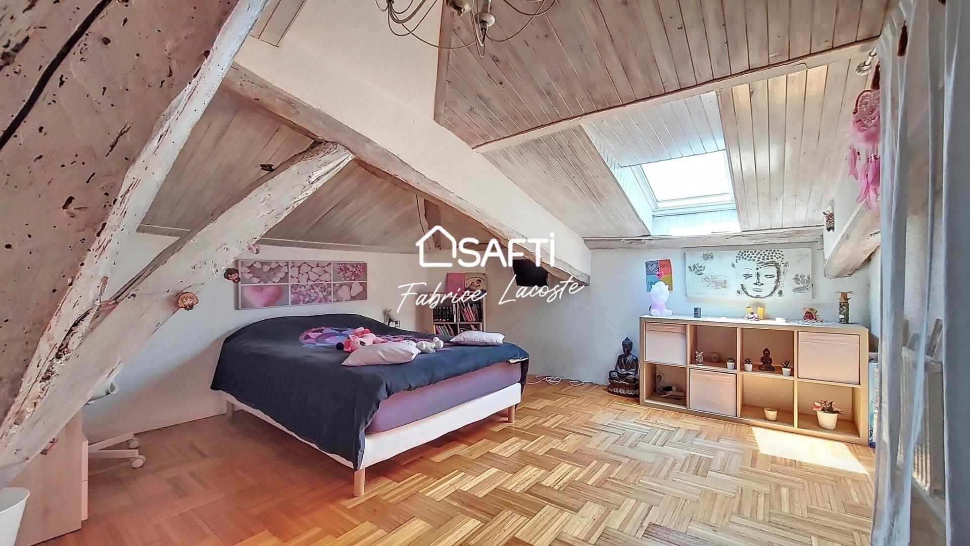 Photo 8 of the listing.