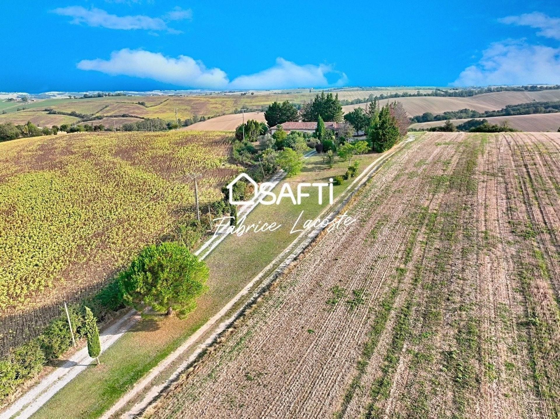 Photo 2 of the listing.