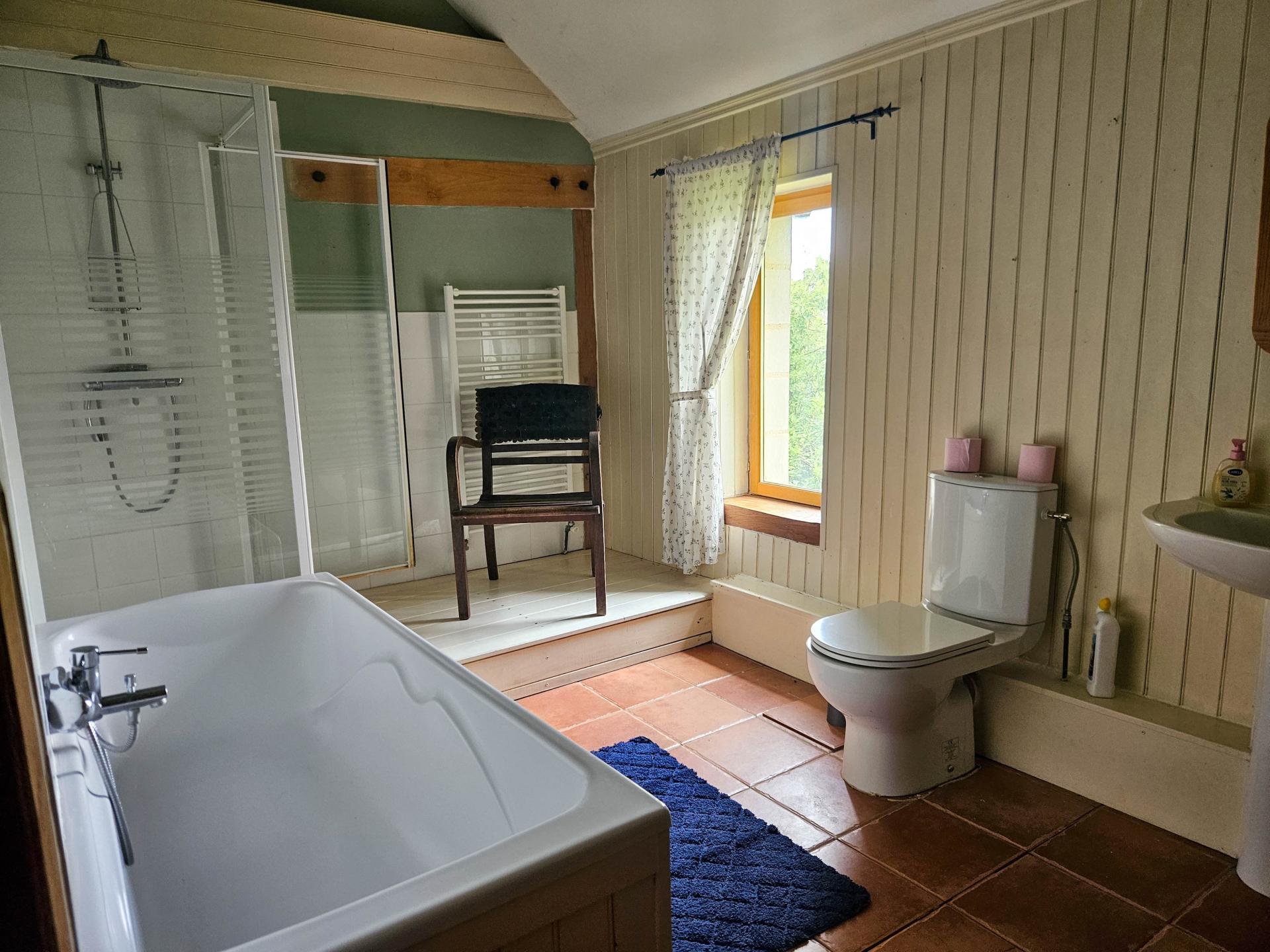 Photo 10 of the listing.