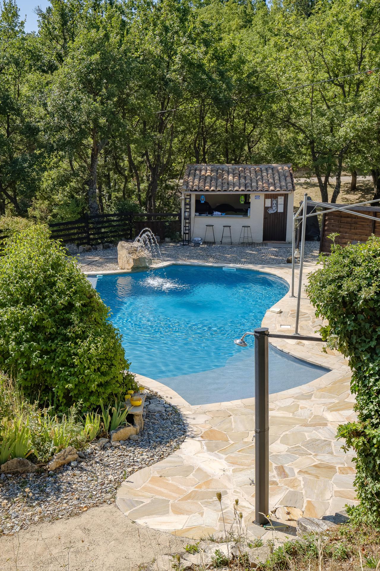 Photo 3 of the listing.