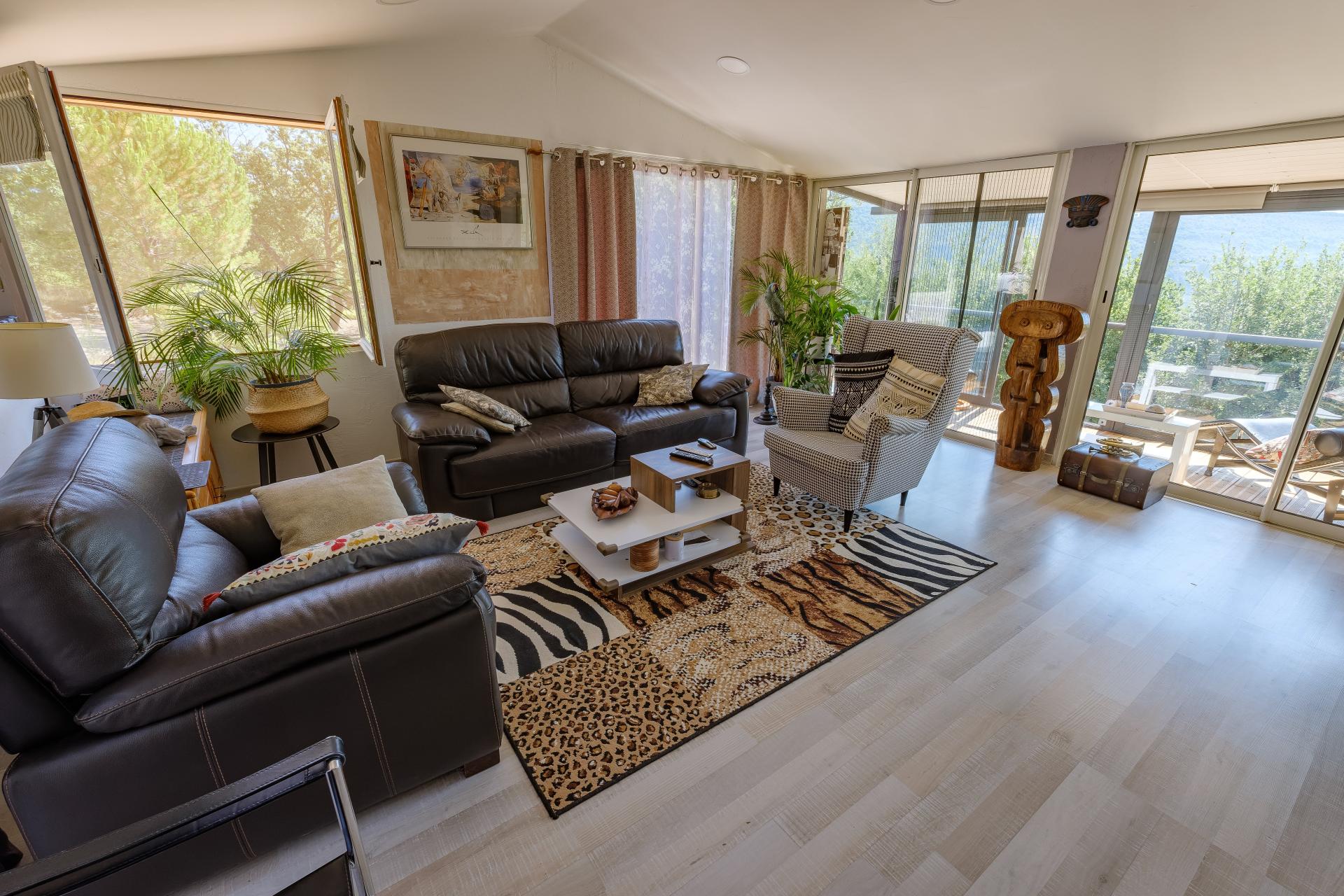 Photo 9 of the listing.