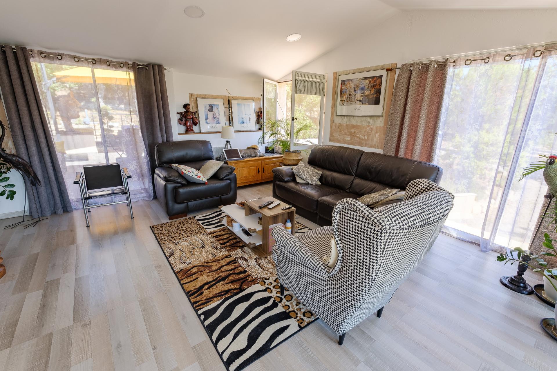 Photo 7 of the listing.