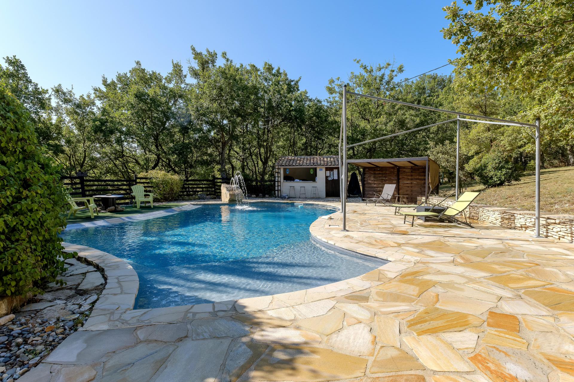 Photo 2 of the listing.