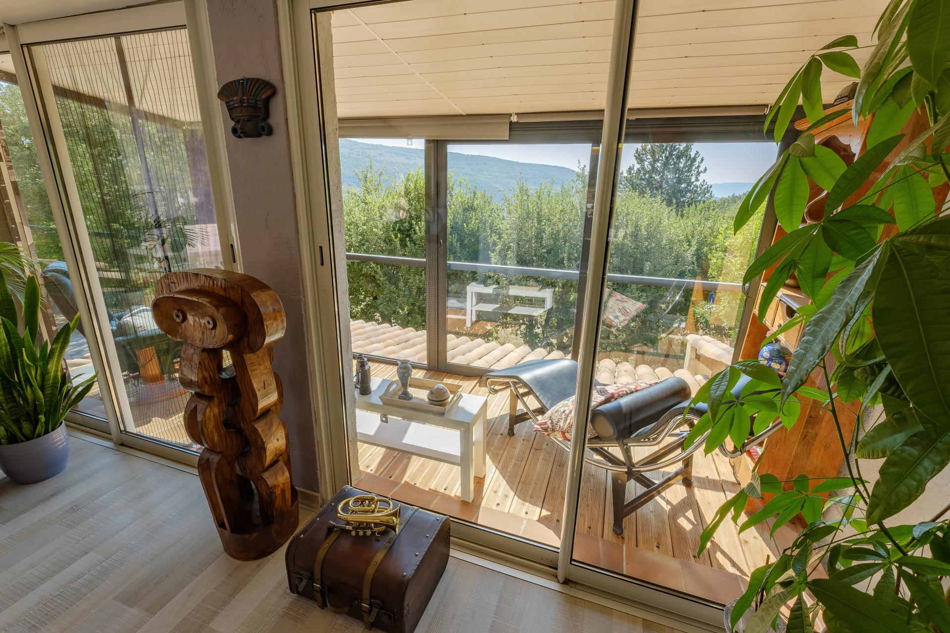 Photo 10 of the listing.