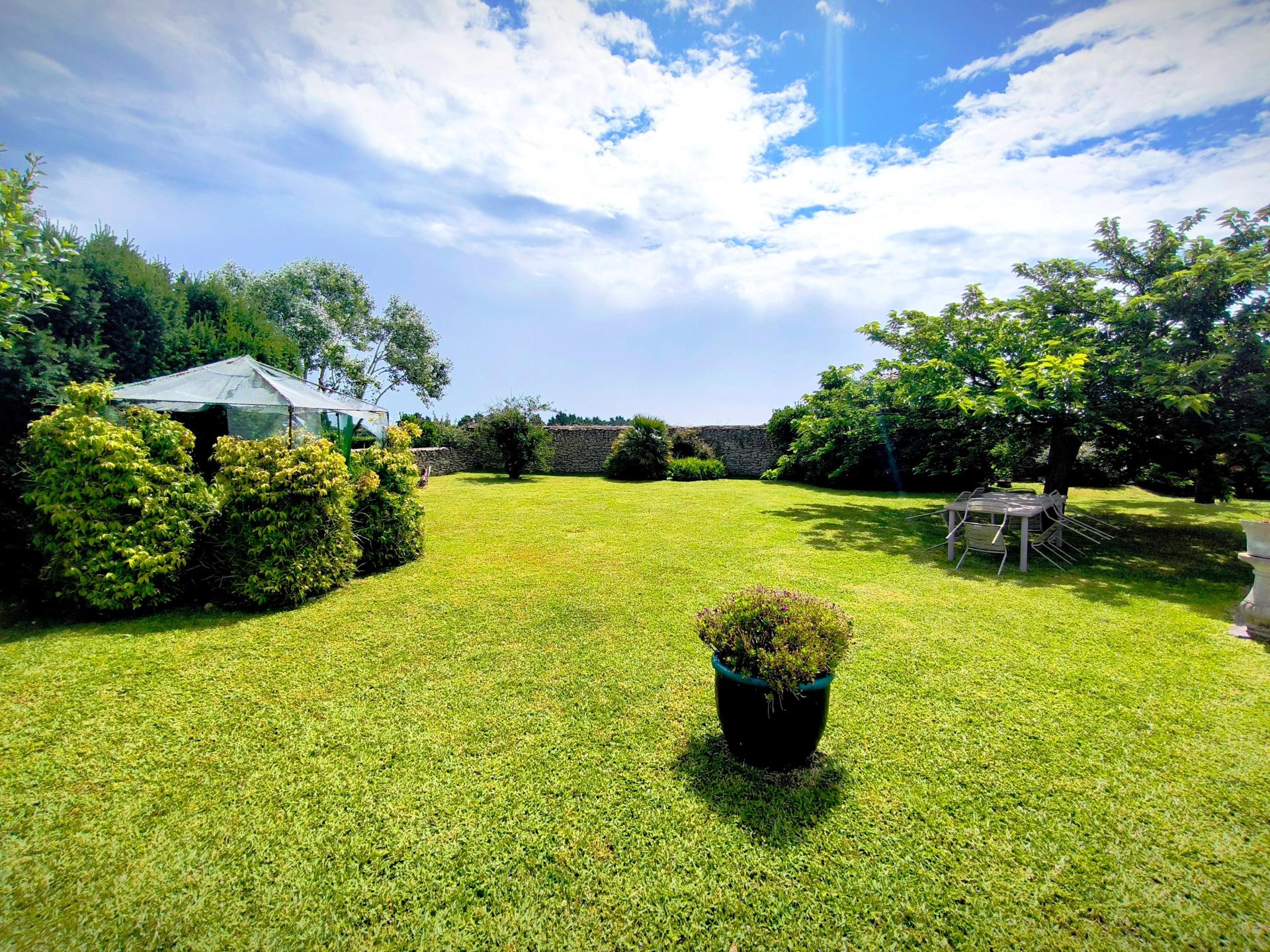 Photo 4 of the listing.