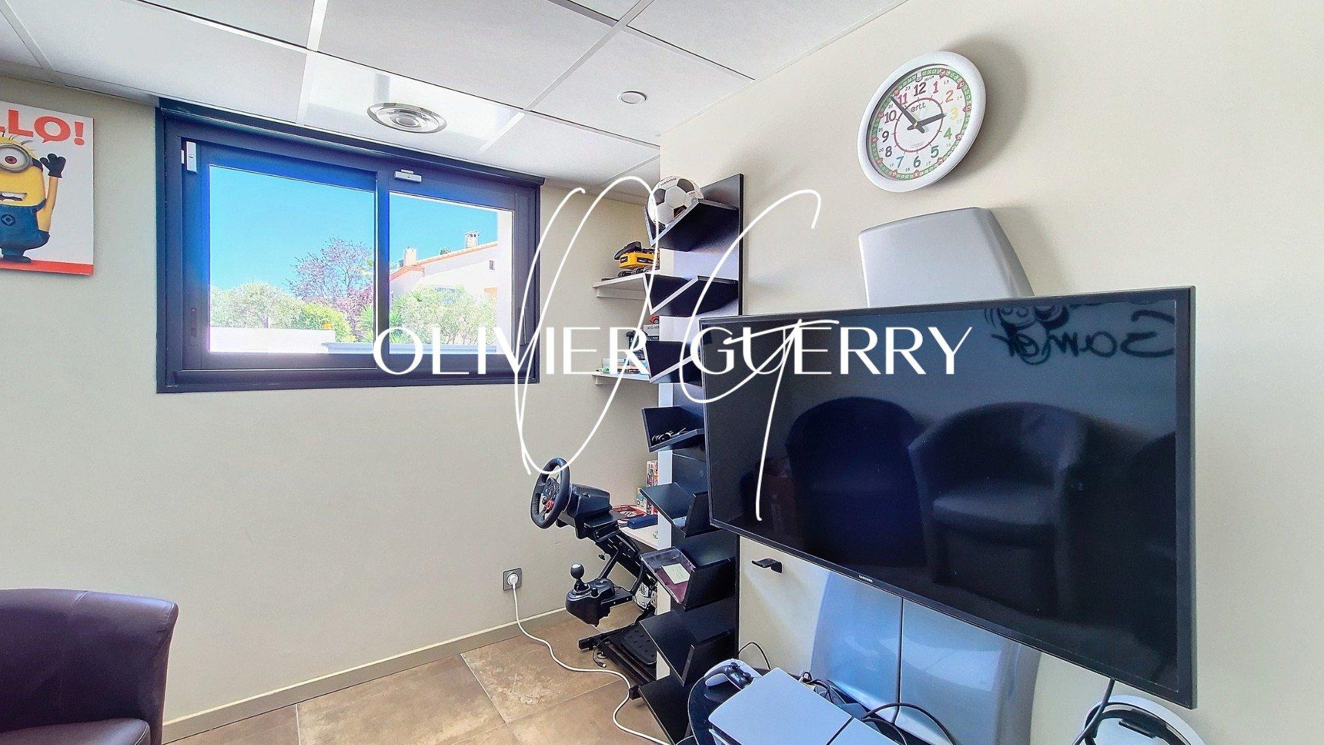 Photo 9 of the listing.