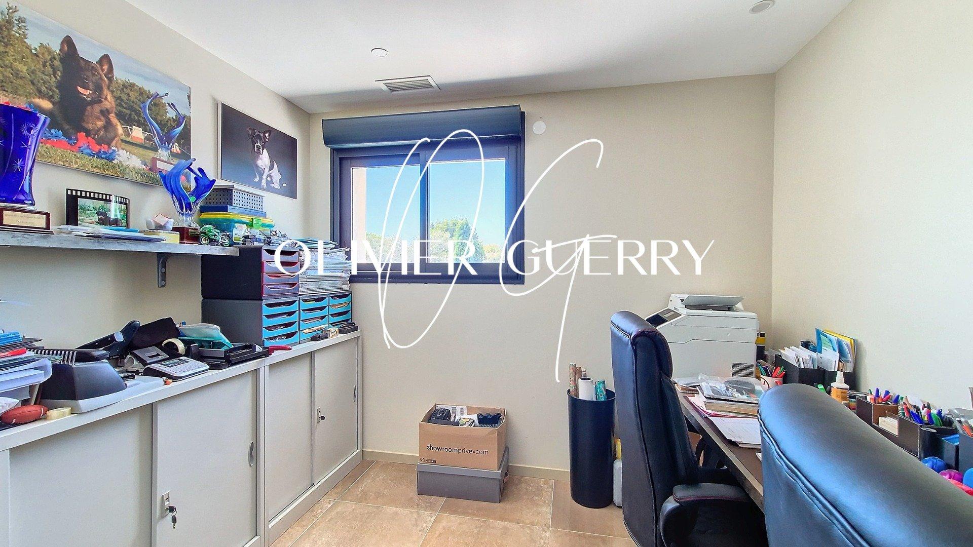 Photo 14 of the listing.