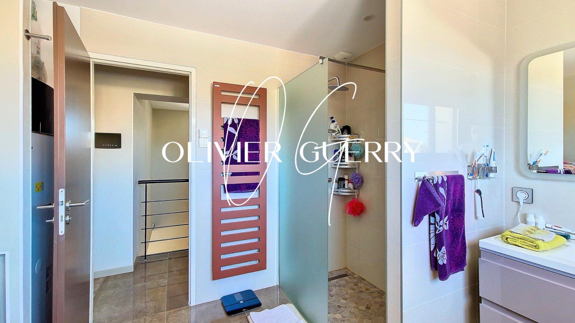 Photo 13 of the listing.