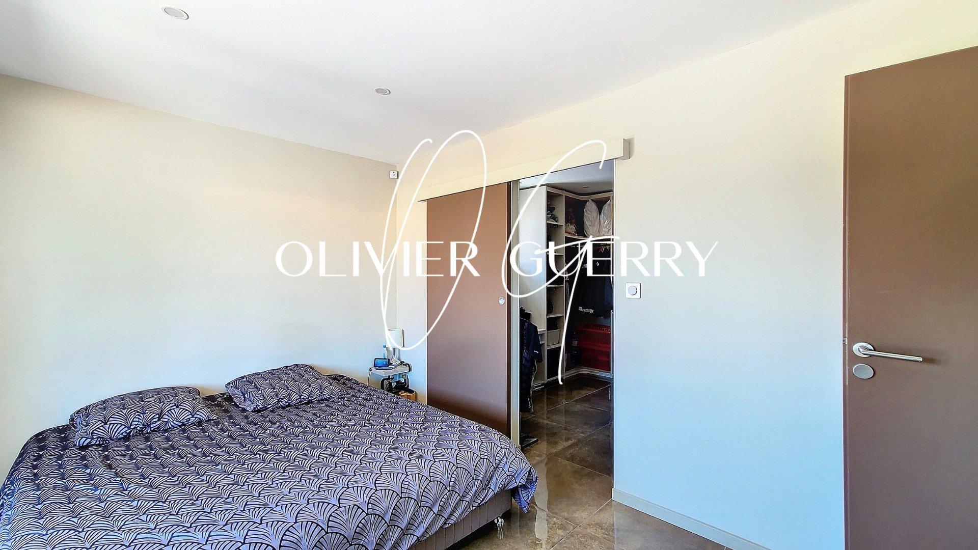 Photo 10 of the listing.