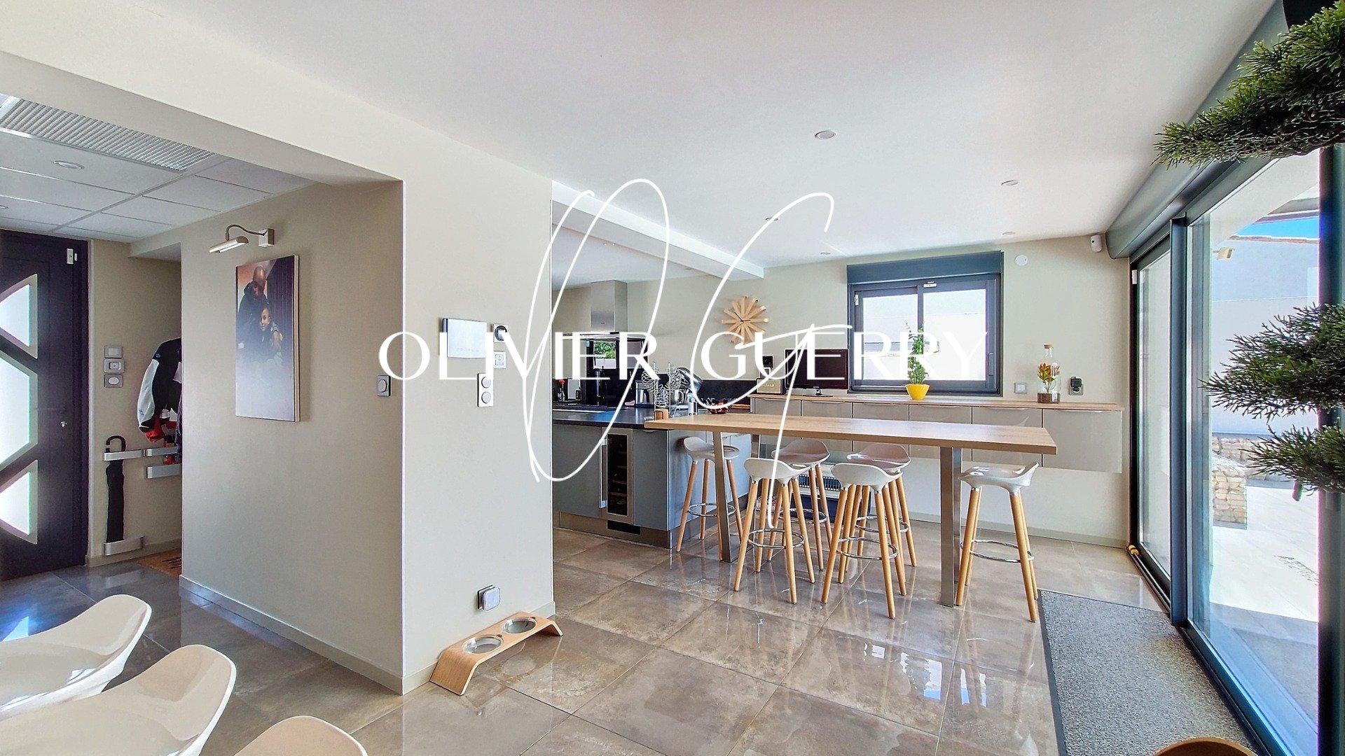 Photo 6 of the listing.