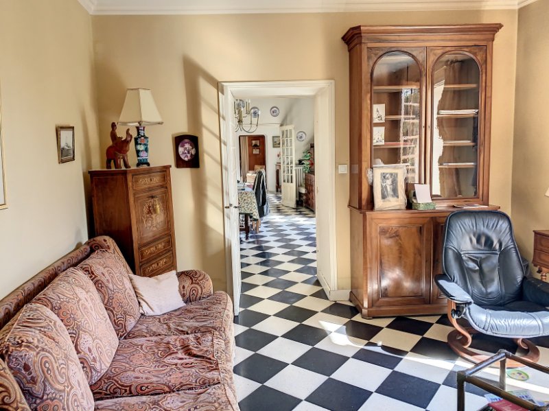 Photo 4 of the listing.