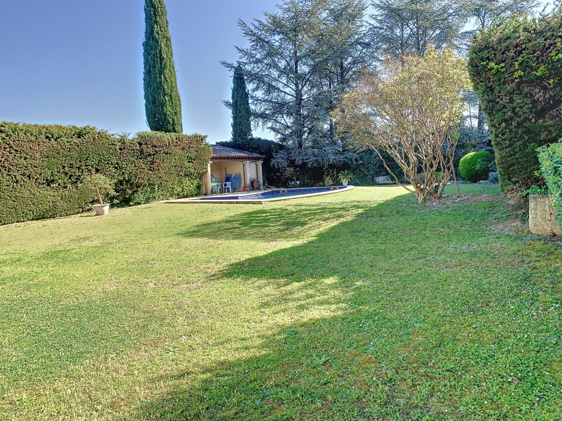 Photo 10 of the listing.