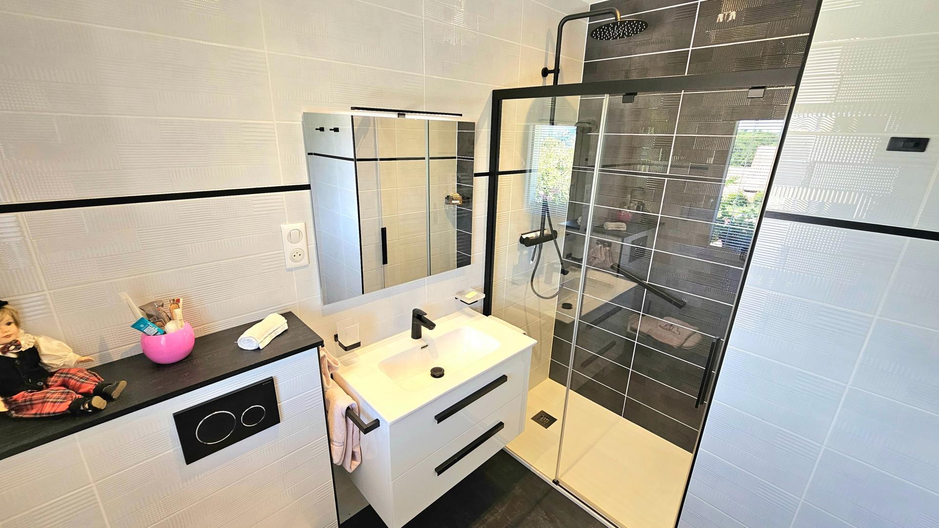 Photo 16 of the listing.