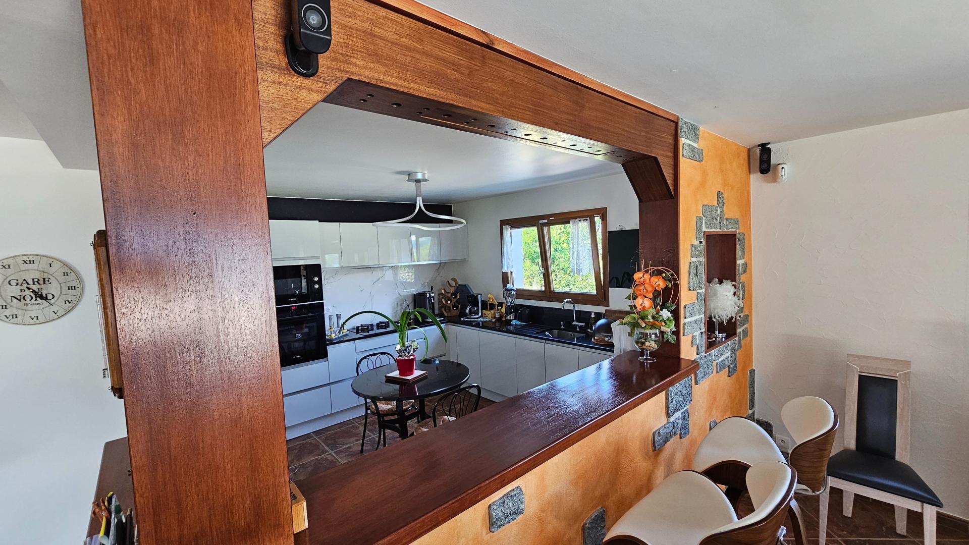 Photo 5 of the listing.