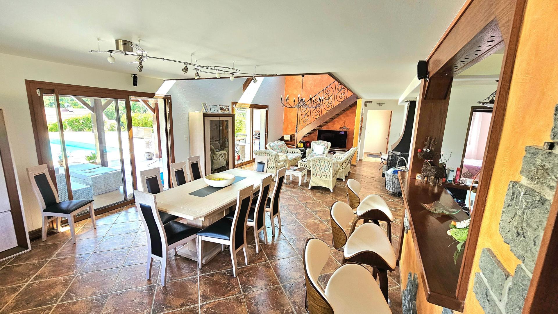 Photo 7 of the listing.