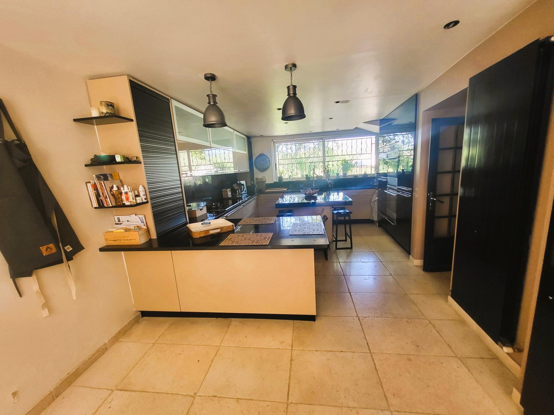 Photo 7 of the listing.